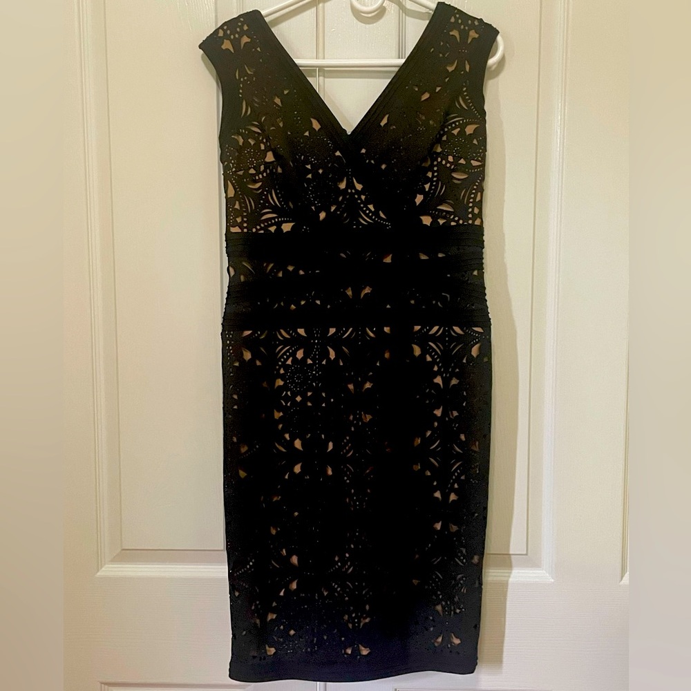 Tadashi Shoji Laser Cut Neoprene Black & Nude Banded Waist V-Neck Dress M sexy